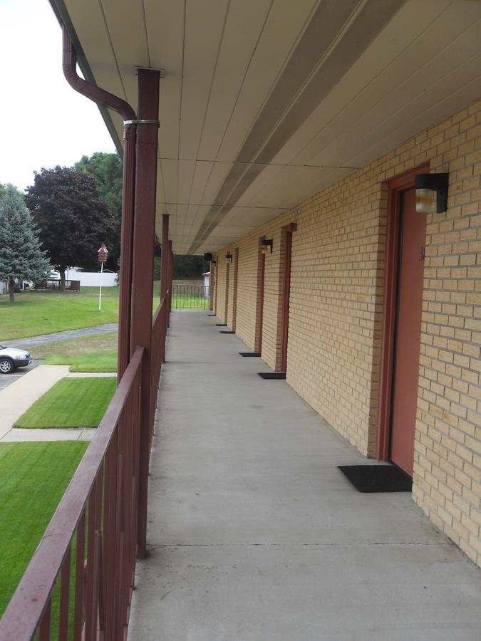 Swan Inn Motel Comstock Park Exterior photo